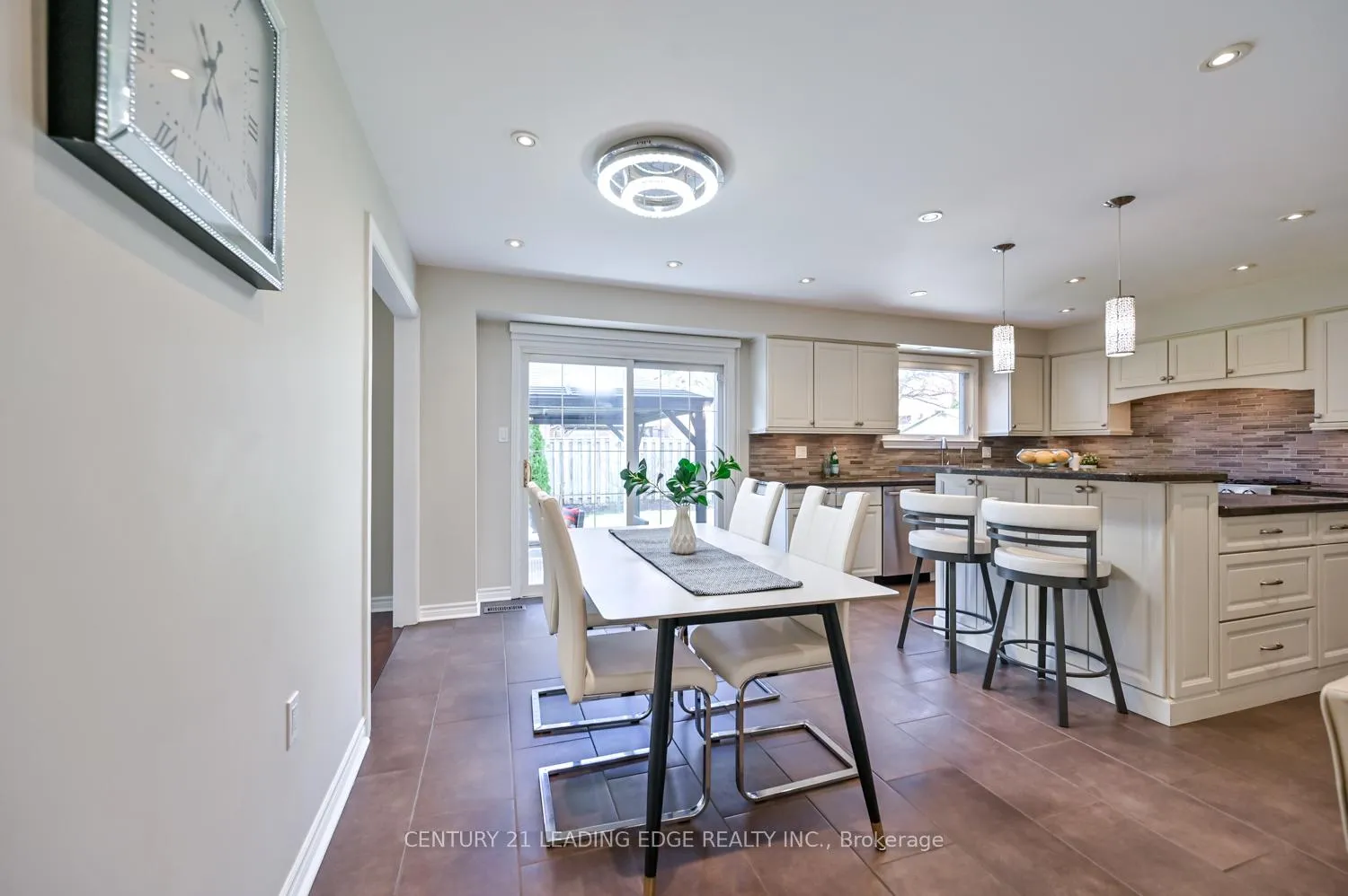 Photo 7 of 31 Heisey Drive, Markham, Markham Village — HOMEH