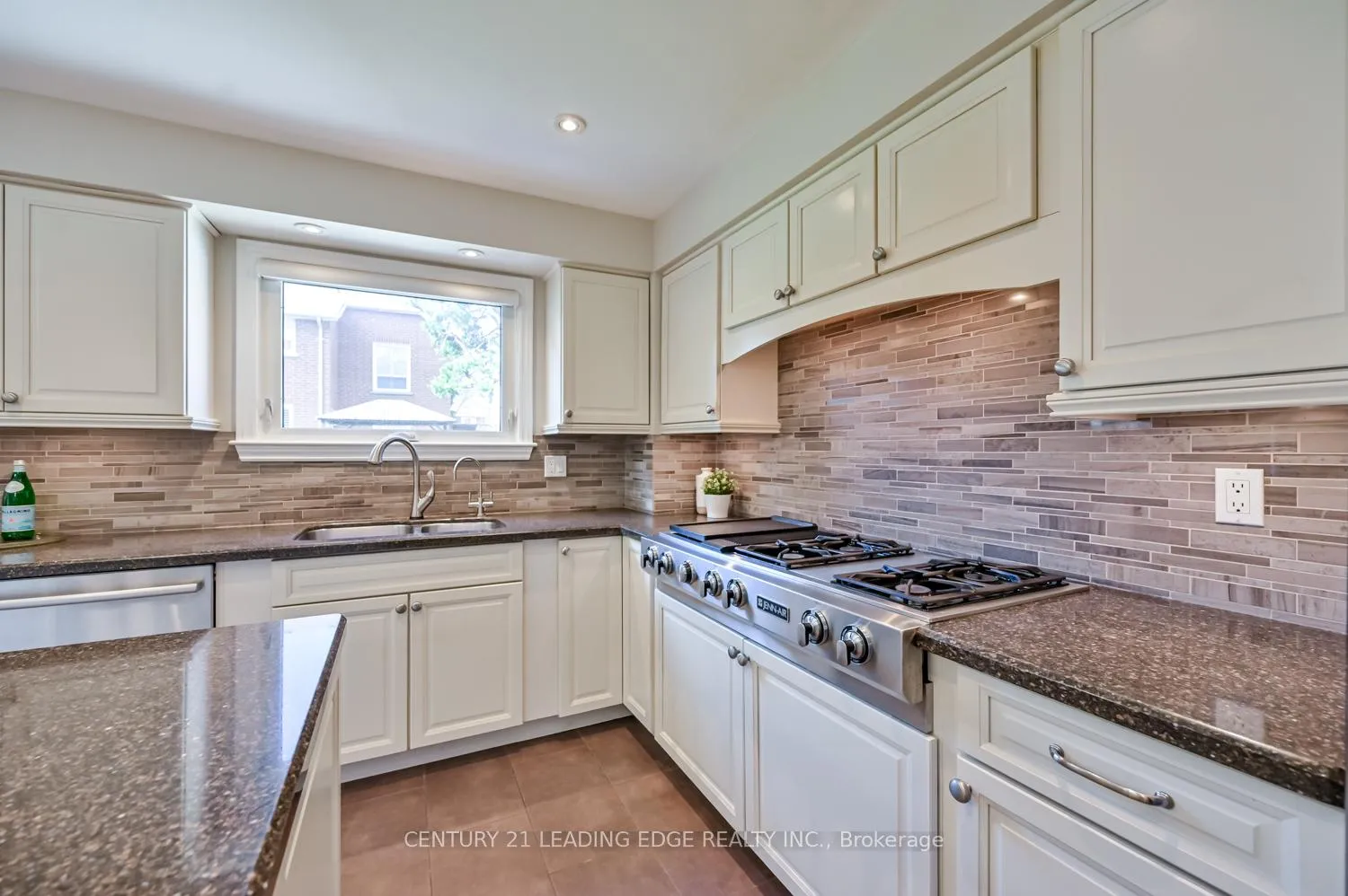 Photo 11 of 31 Heisey Drive, Markham, Markham Village — HOMEH