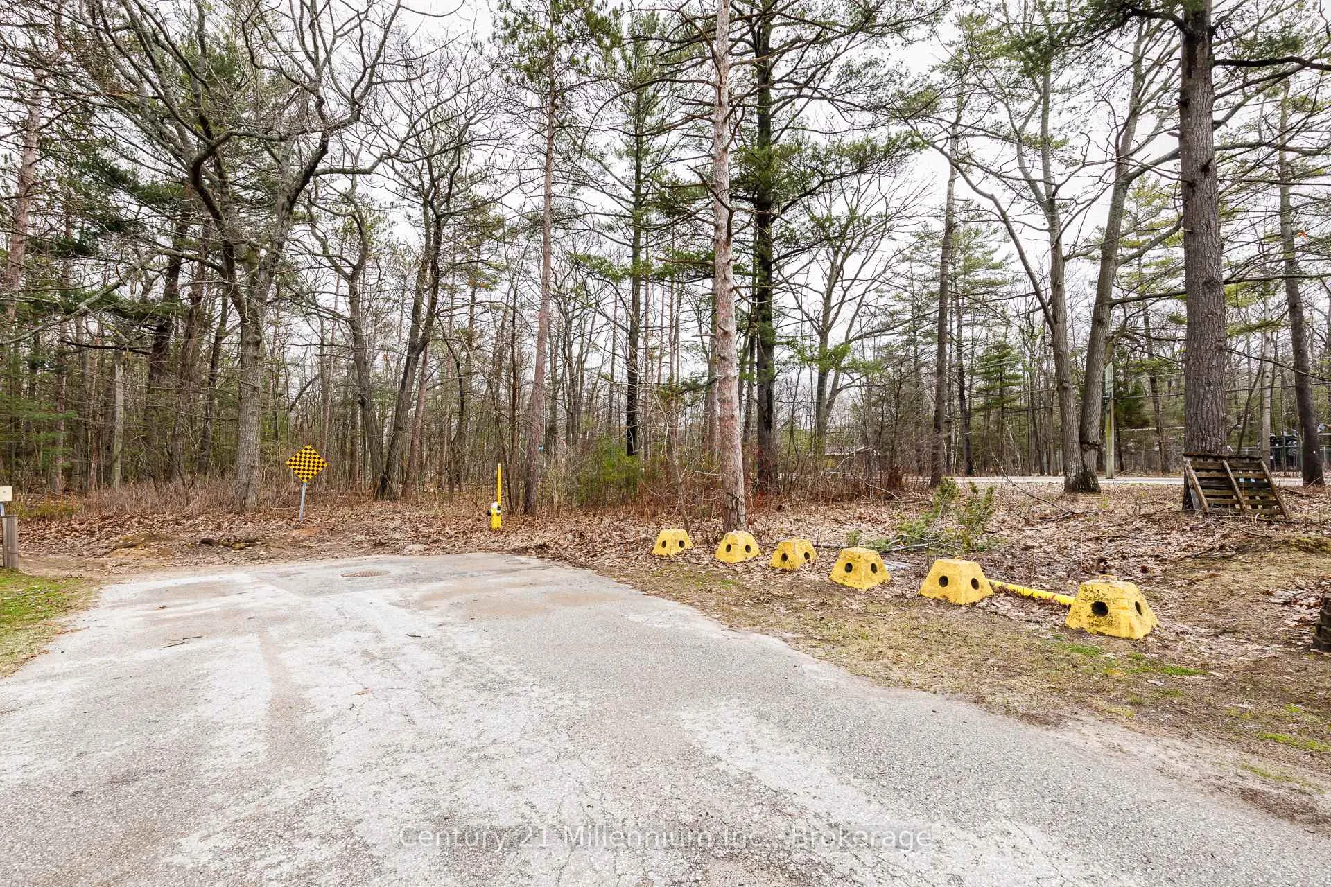 Photo 8 of 8 Poplar Street, Wasaga Beach — HOMEH