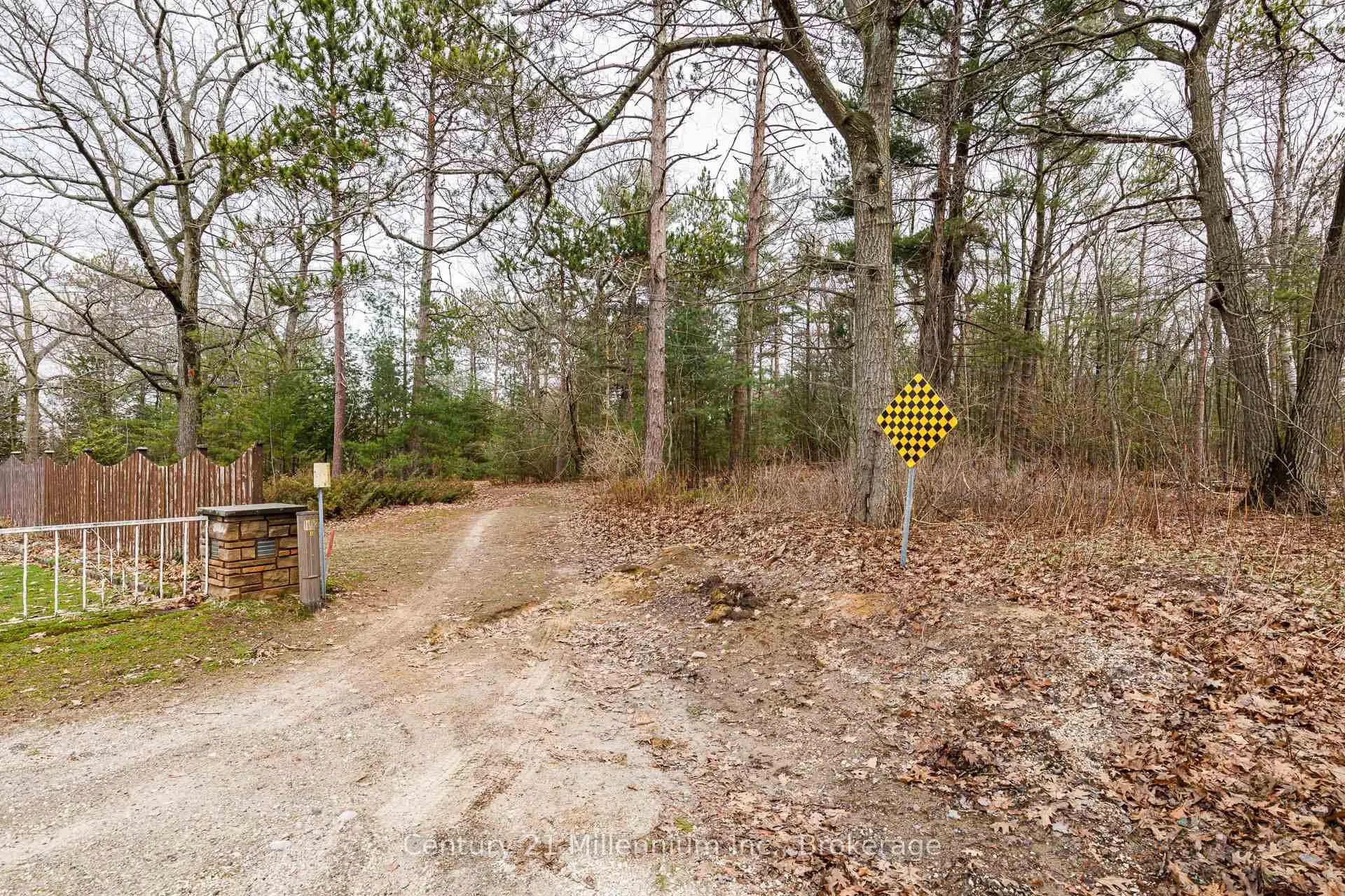 Photo 10 of 8 Poplar Street, Wasaga Beach — HOMEH