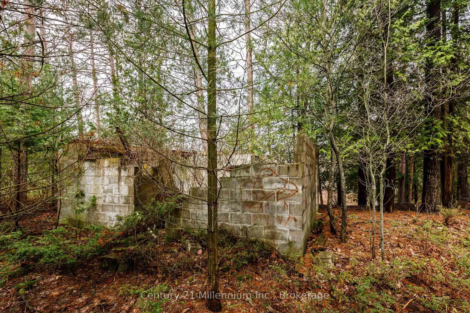 Photo 14 of 8 Poplar Street, Wasaga Beach — HOMEH
