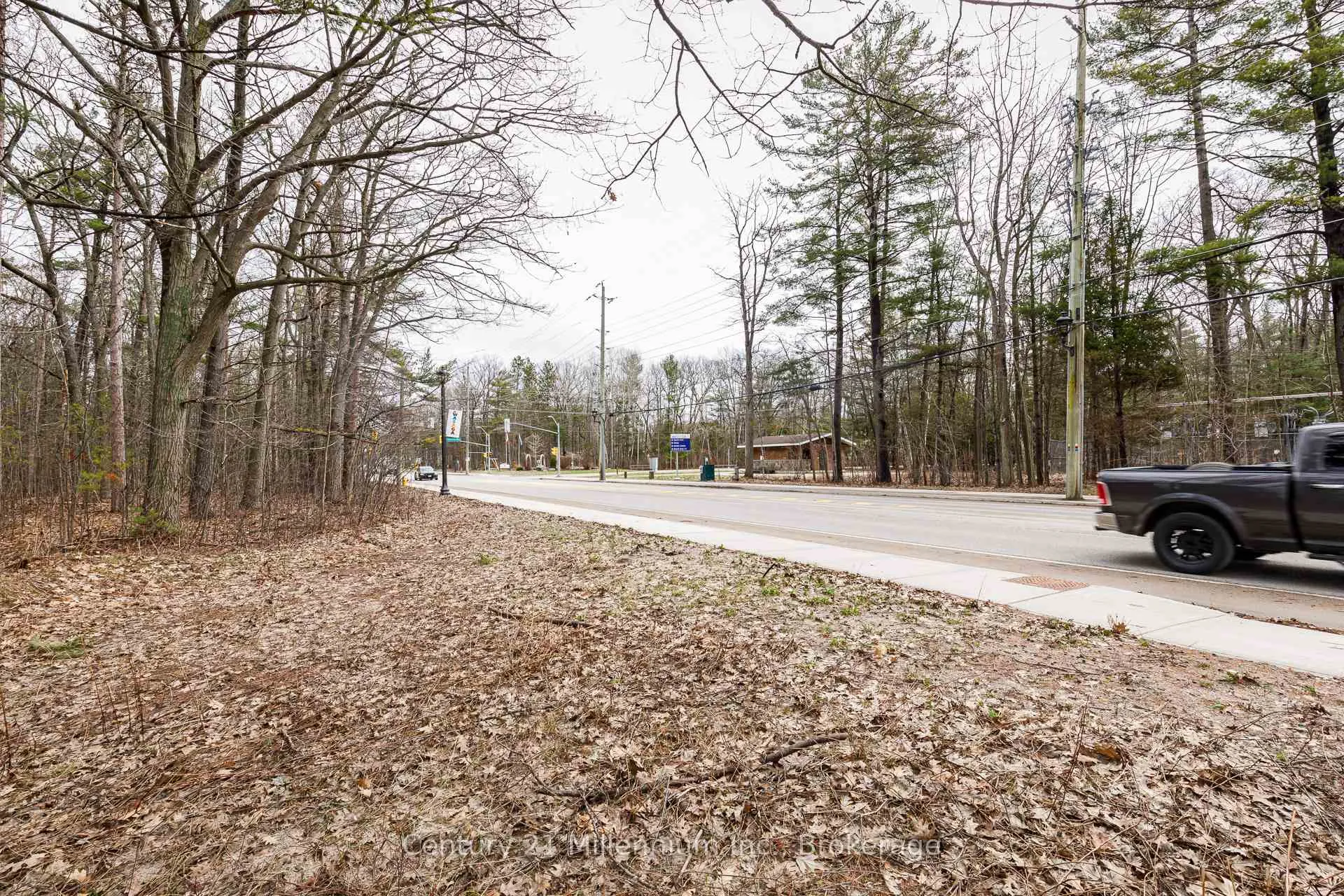 Photo 23 of 8 Poplar Street, Wasaga Beach — HOMEH