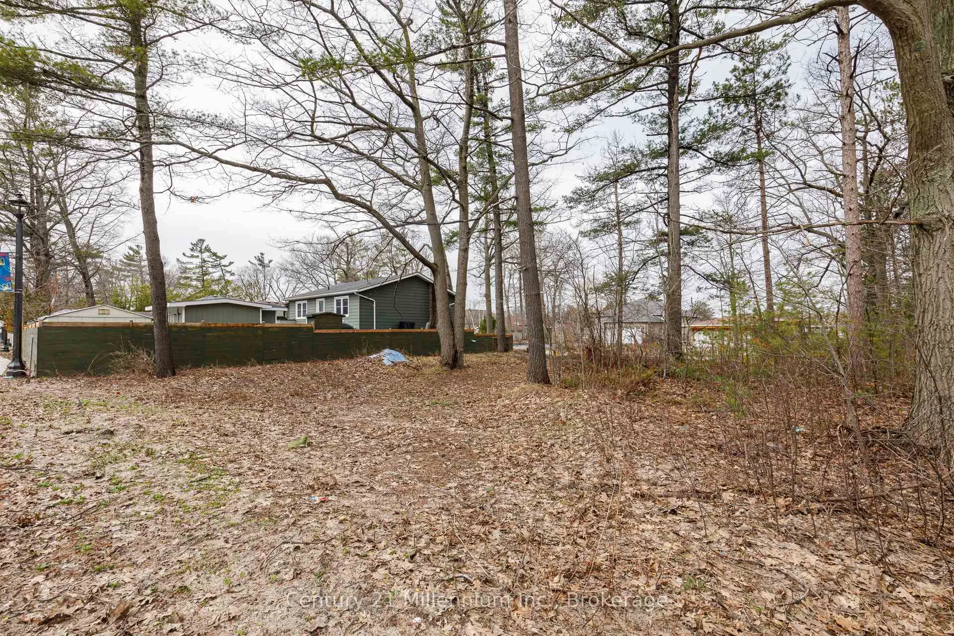 Photo 27 of 8 Poplar Street, Wasaga Beach — HOMEH