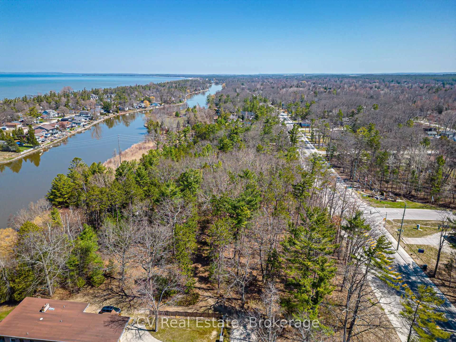 Photo 36 of 8 Poplar Street, Wasaga Beach — HOMEH