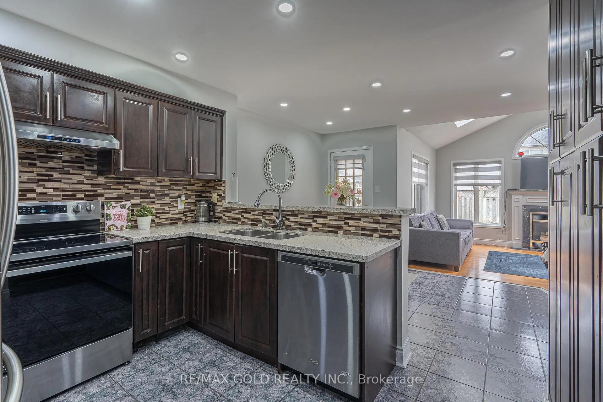 Photo 9 of 135 Cordgrass Crescent, Brampton, Sandringham-Wellington — HOMEH
