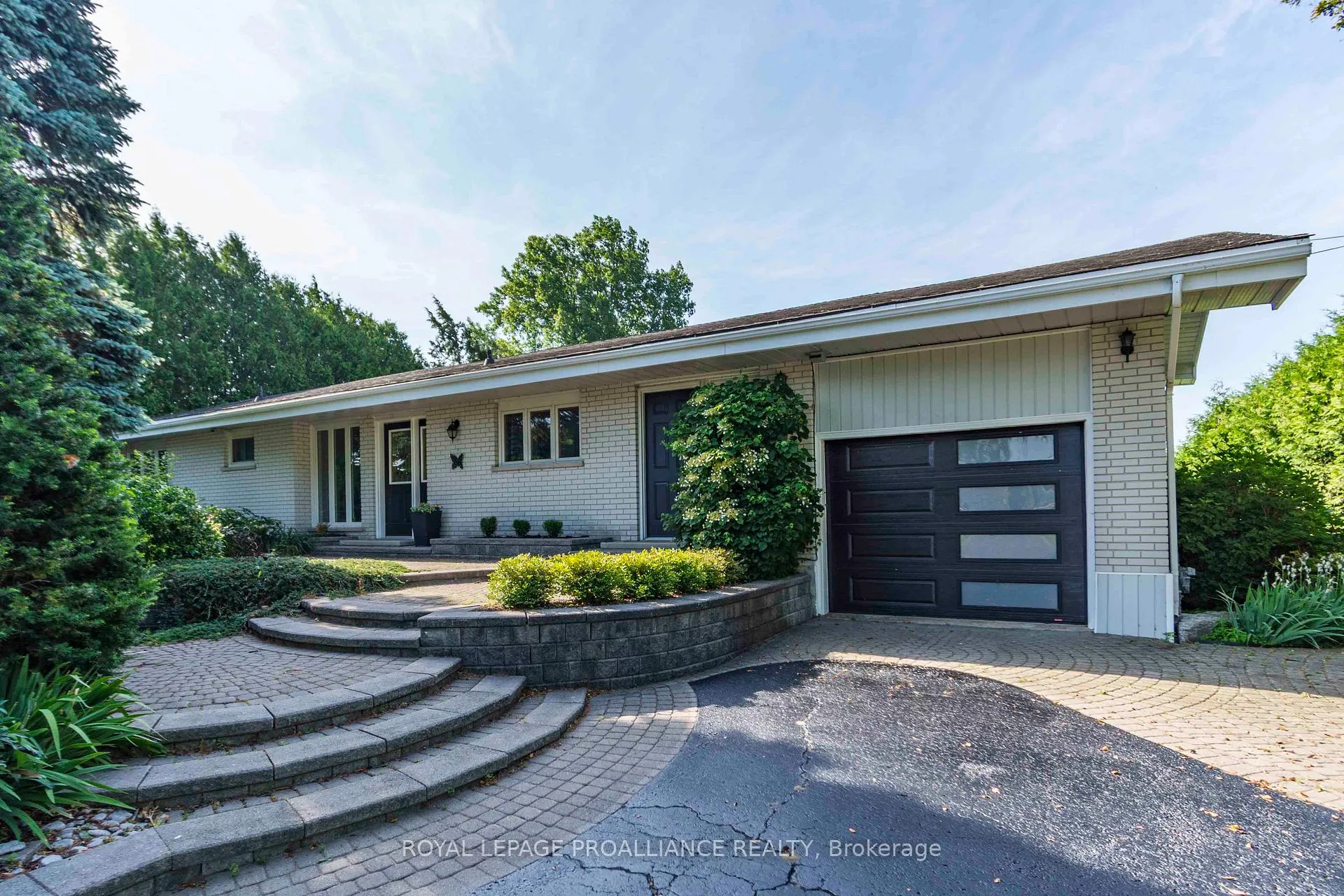 Photo 2 of 9 Dorthy Drive, Quinte West, Sidney Ward — HOMEH
