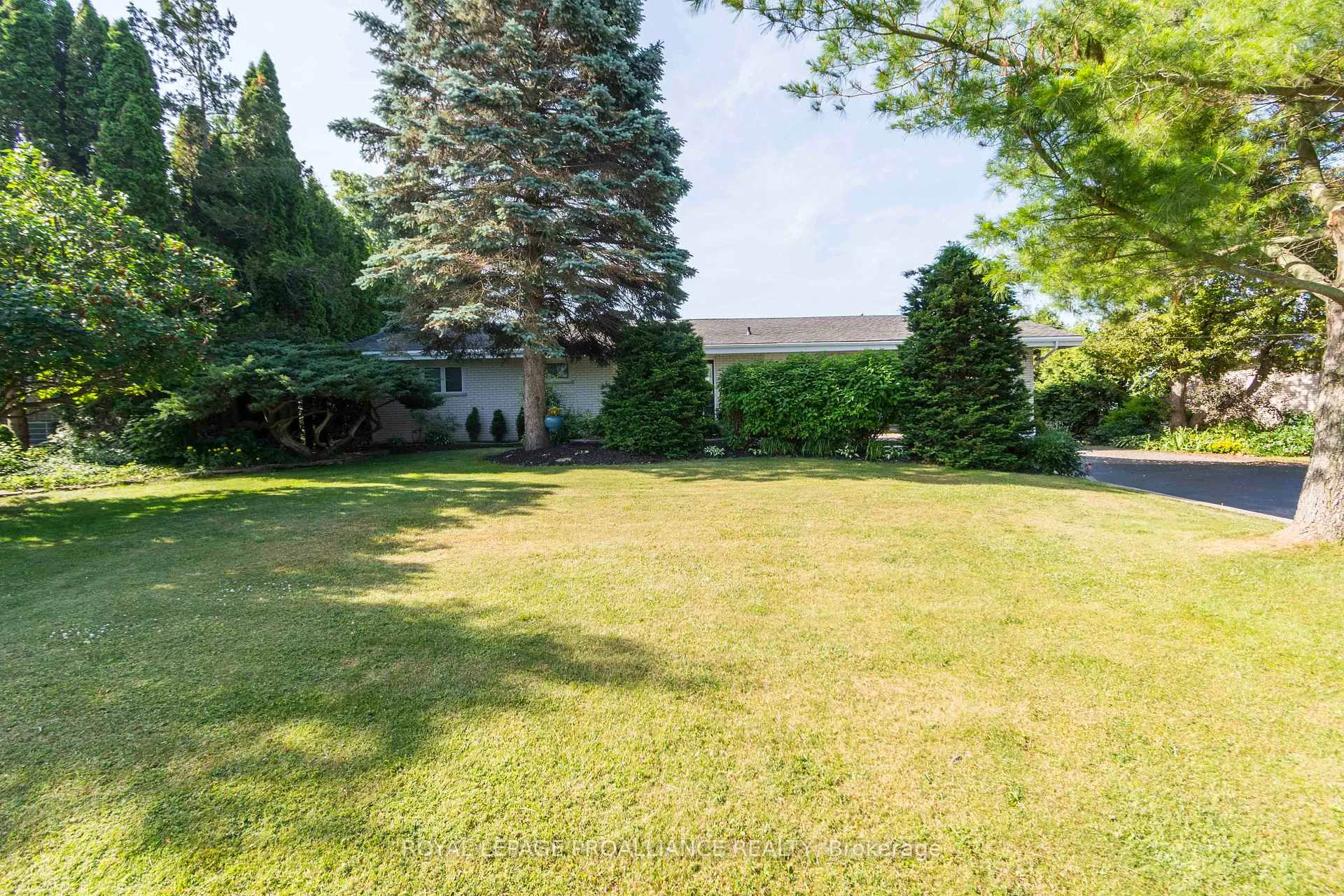 Photo 12 of 9 Dorthy Drive, Quinte West, Sidney Ward — HOMEH