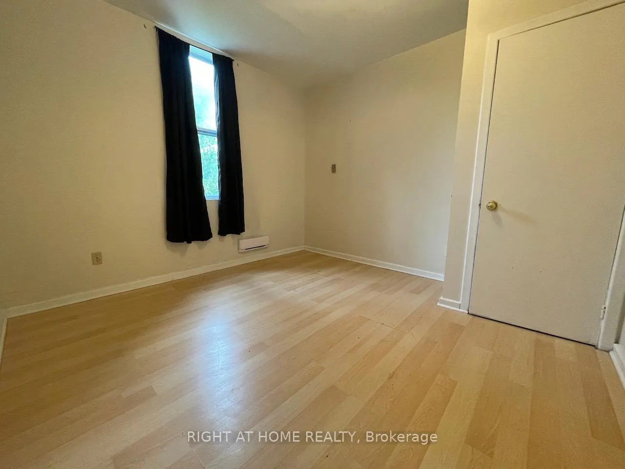 Photo 20 of Unit 4, 279 Drouillard Road, Windsor — HOMEH