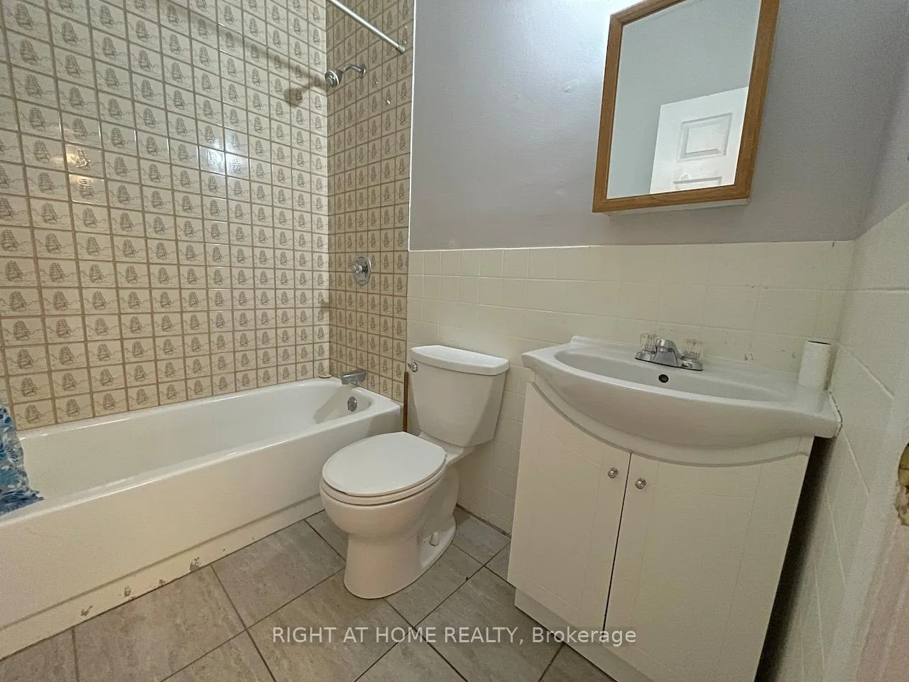 Photo 23 of Unit 4, 279 Drouillard Road, Windsor — HOMEH