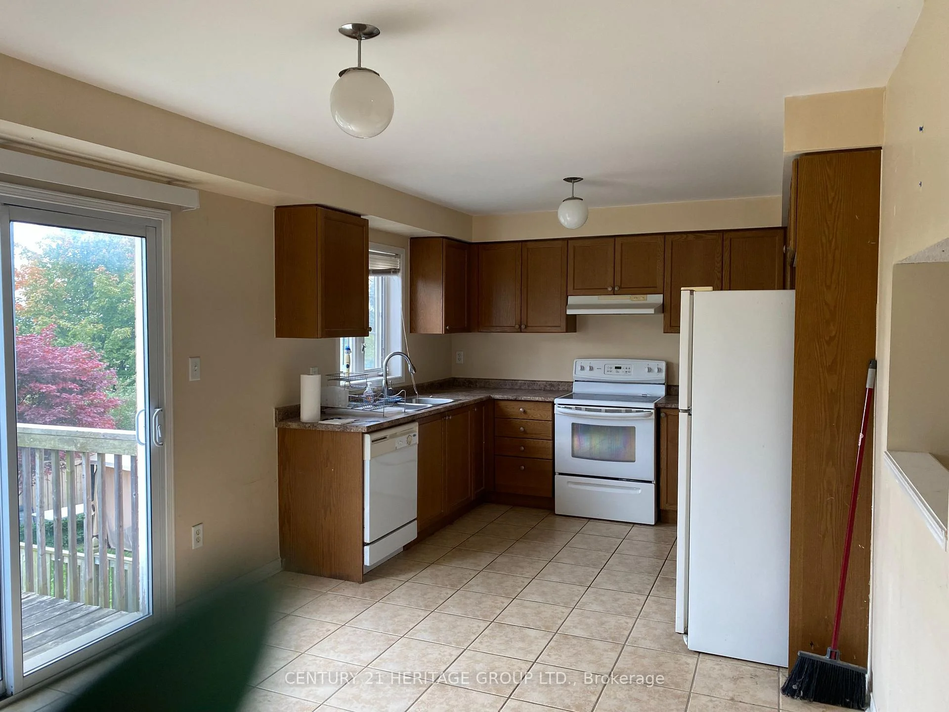 Photo 3 of 183 Knapton Drive, Newmarket, Woodland Hill — HOMEH