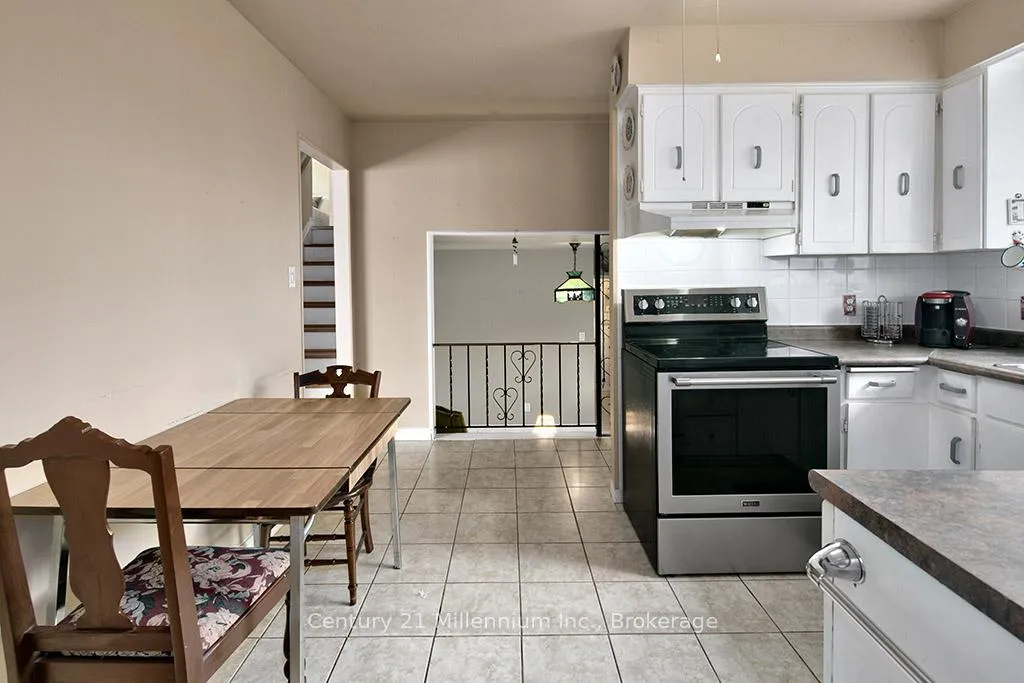 Photo 7 of 555 Spruce Street, Collingwood — HOMEH