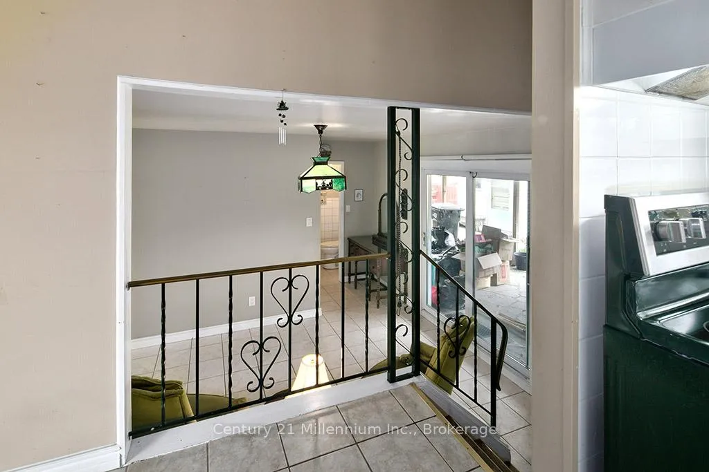 Photo 10 of 555 Spruce Street, Collingwood — HOMEH