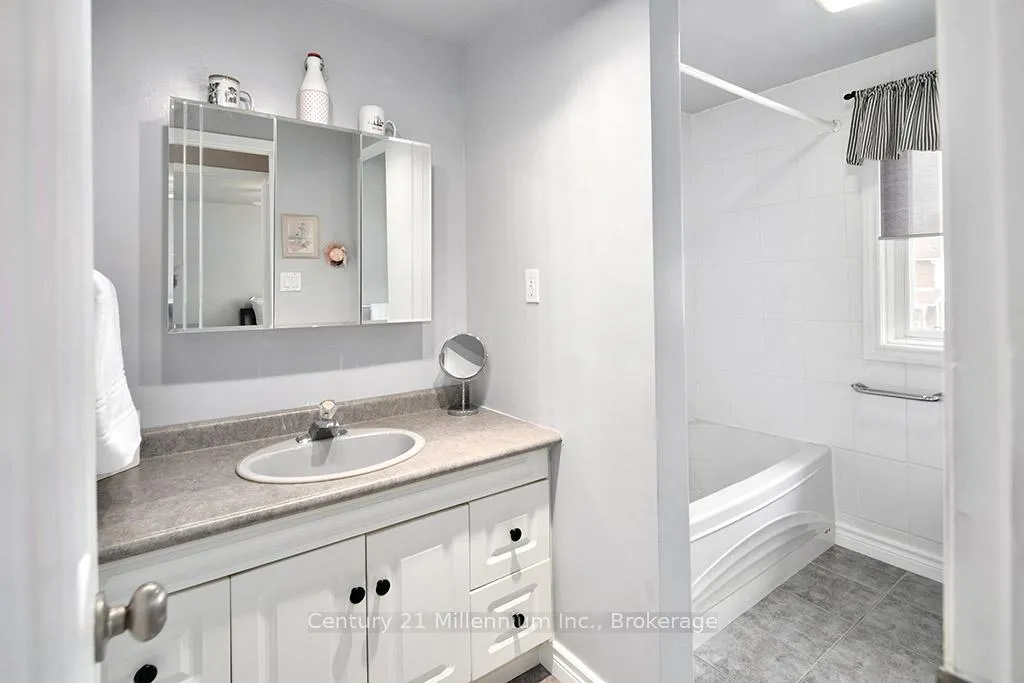 Photo 18 of 555 Spruce Street, Collingwood — HOMEH