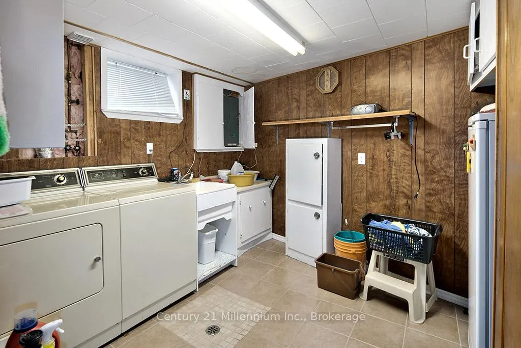Photo 22 of 555 Spruce Street, Collingwood — HOMEH