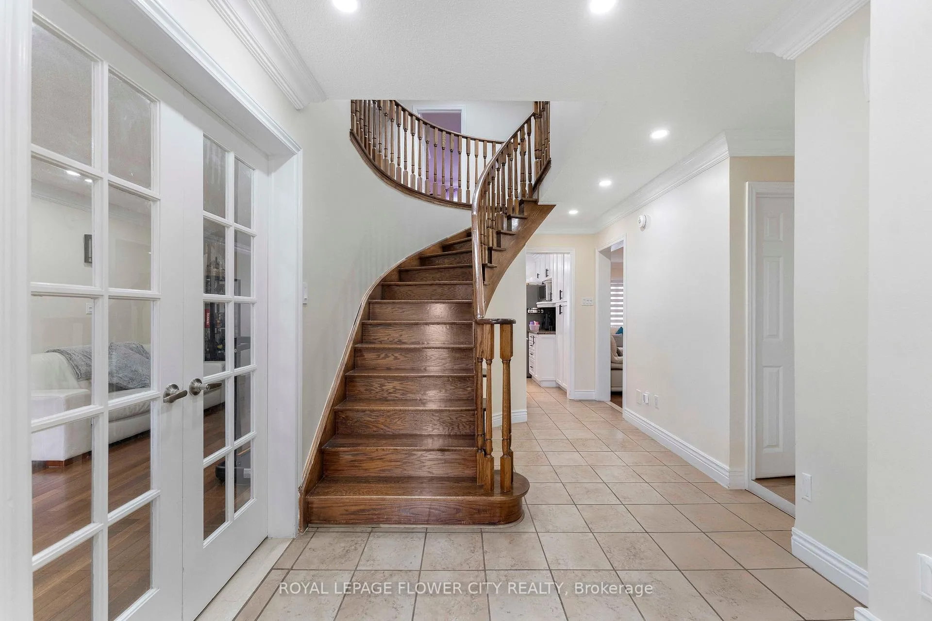 Photo 4 of 124 Candy Crescent, Brampton, Northwood Park — HOMEH