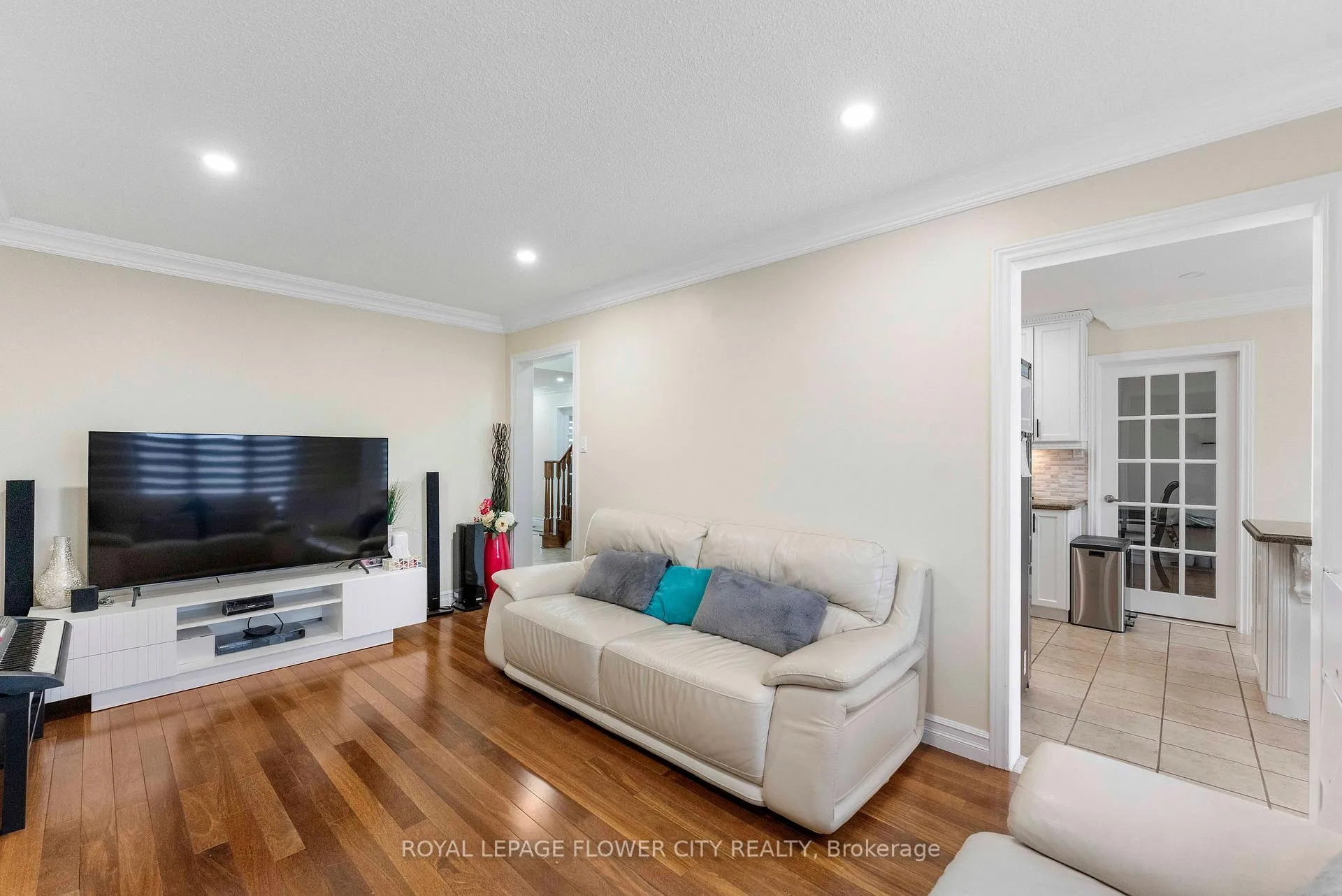 Photo 7 of 124 Candy Crescent, Brampton, Northwood Park — HOMEH