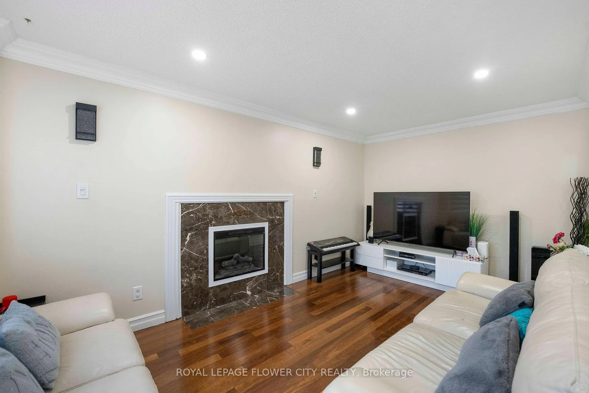 Photo 8 of 124 Candy Crescent, Brampton, Northwood Park — HOMEH