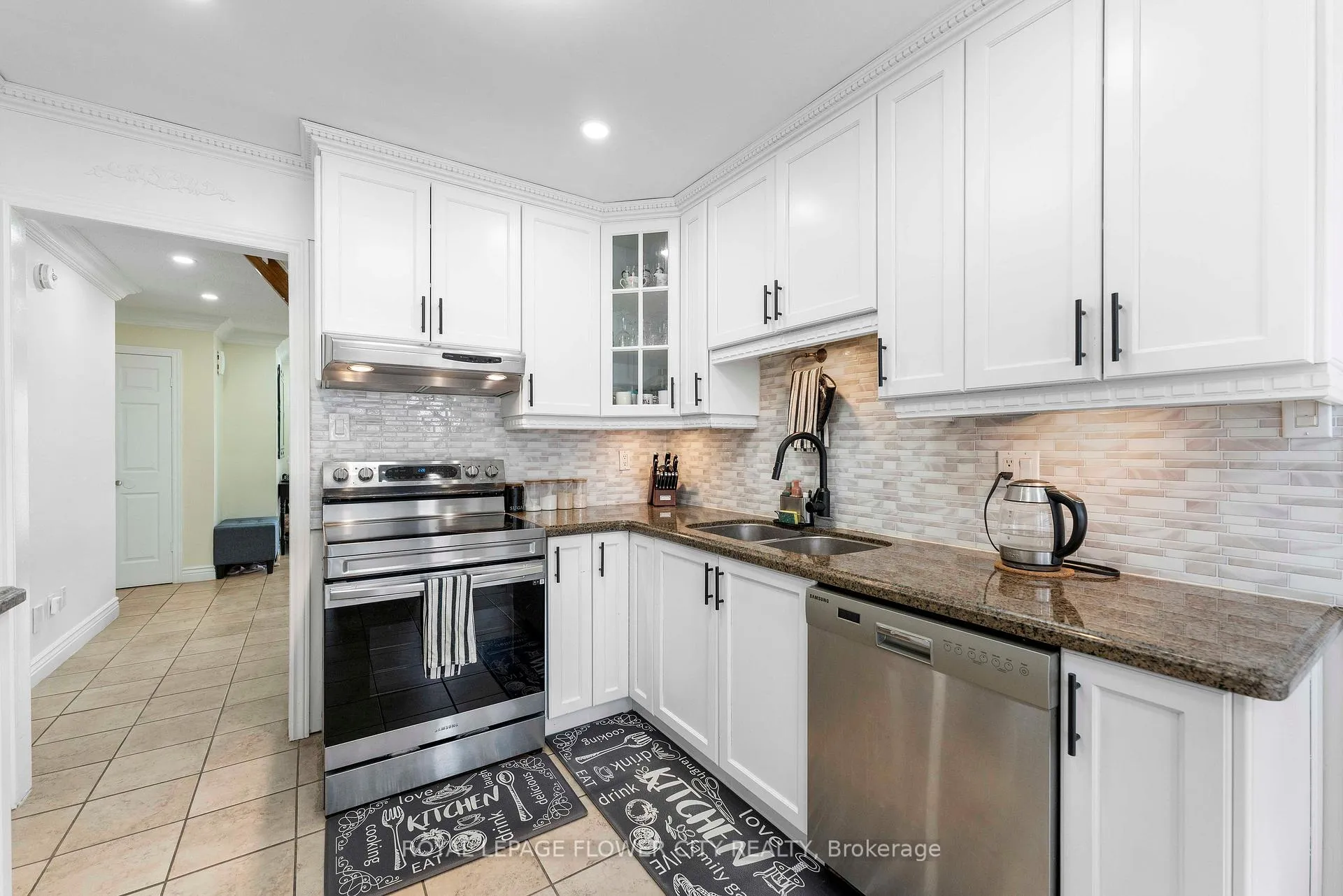 Photo 12 of 124 Candy Crescent, Brampton, Northwood Park — HOMEH