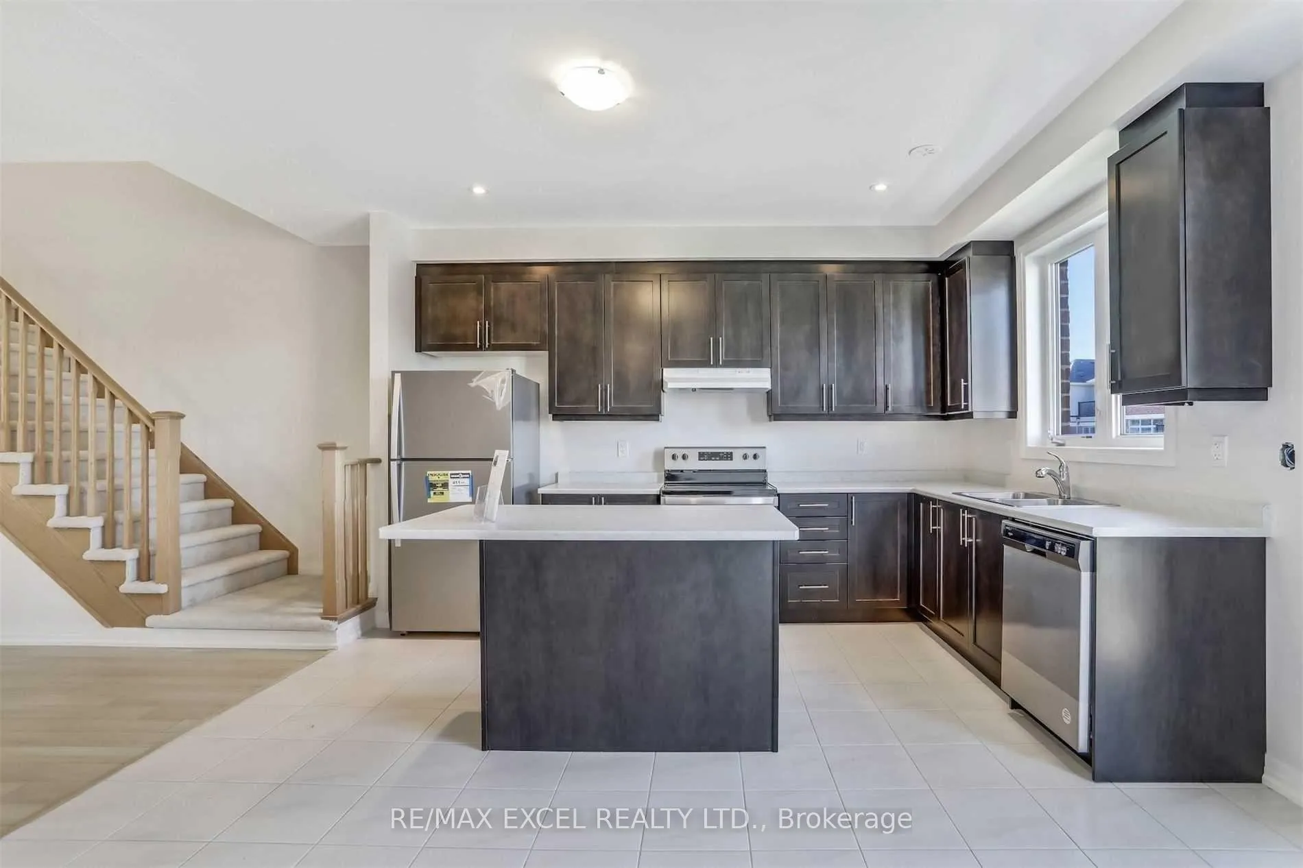 Photo 9 of 40 Sissons Way, Markham, Cedar Grove — HOMEH