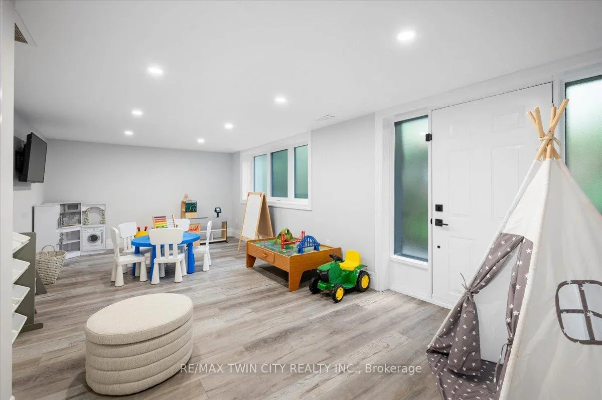 Photo 28 of 162 Greenbrook Drive, Kitchener, Meinzinger — HOMEH