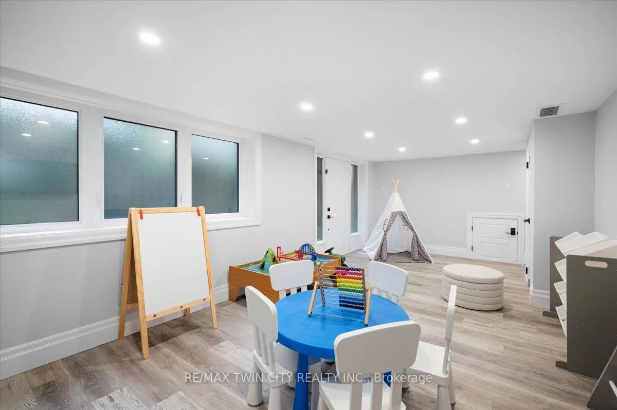 Photo 30 of 162 Greenbrook Drive, Kitchener, Meinzinger — HOMEH