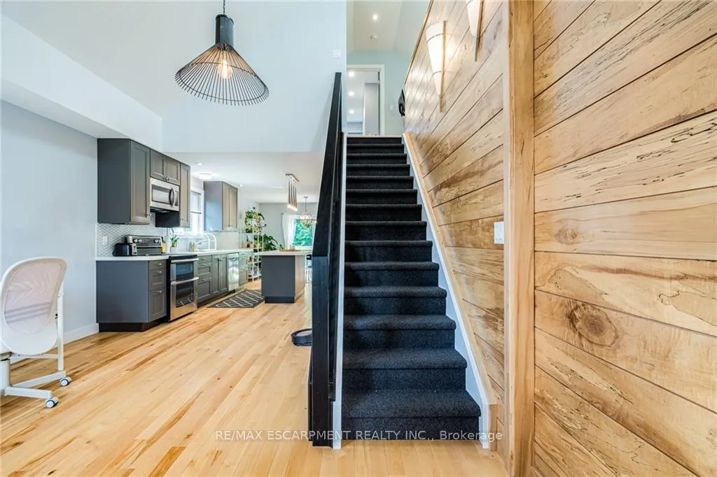 Photo 4 of 125 Breadalbane Street, Hamilton, Strathcona — HOMEH