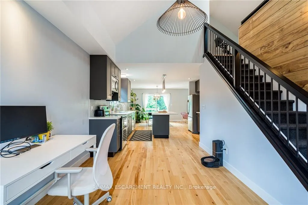 Photo 5 of 125 Breadalbane Street, Hamilton, Strathcona — HOMEH