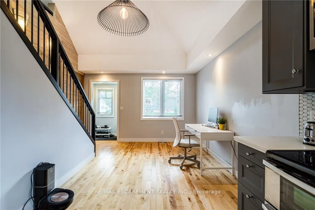 Photo 8 of 125 Breadalbane Street, Hamilton, Strathcona — HOMEH