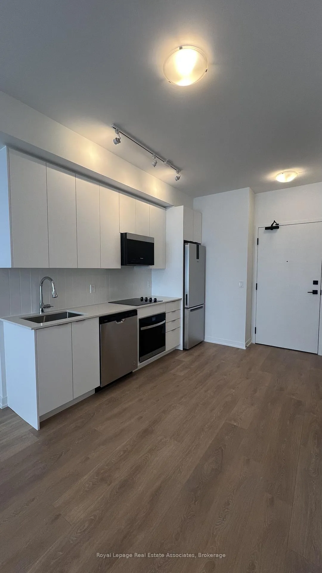 Photo 2 of Unit 521, 498 Caldari Road, Vaughan, Concord — HOMEH