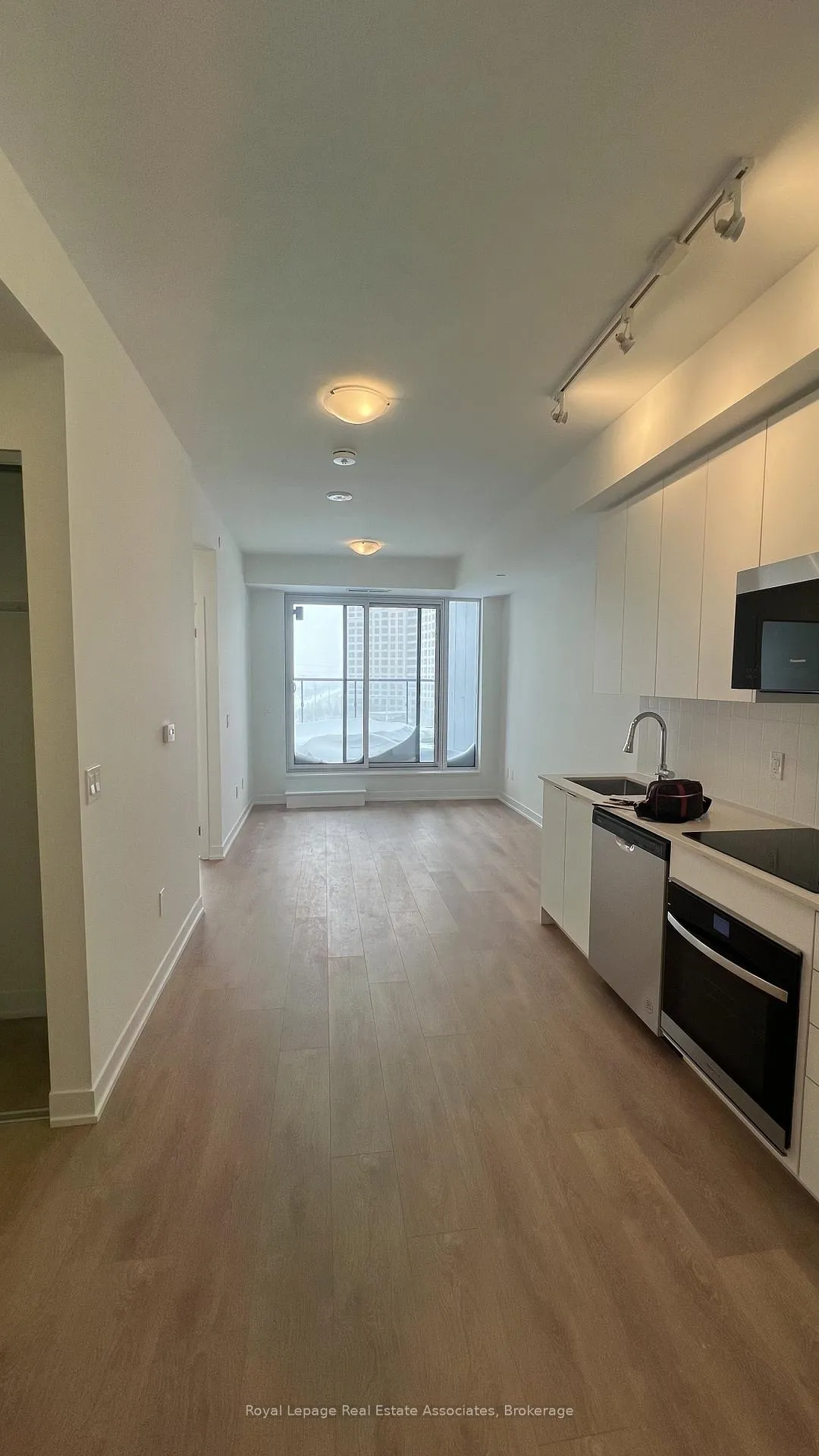 Photo 3 of Unit 521, 498 Caldari Road, Vaughan, Concord — HOMEH