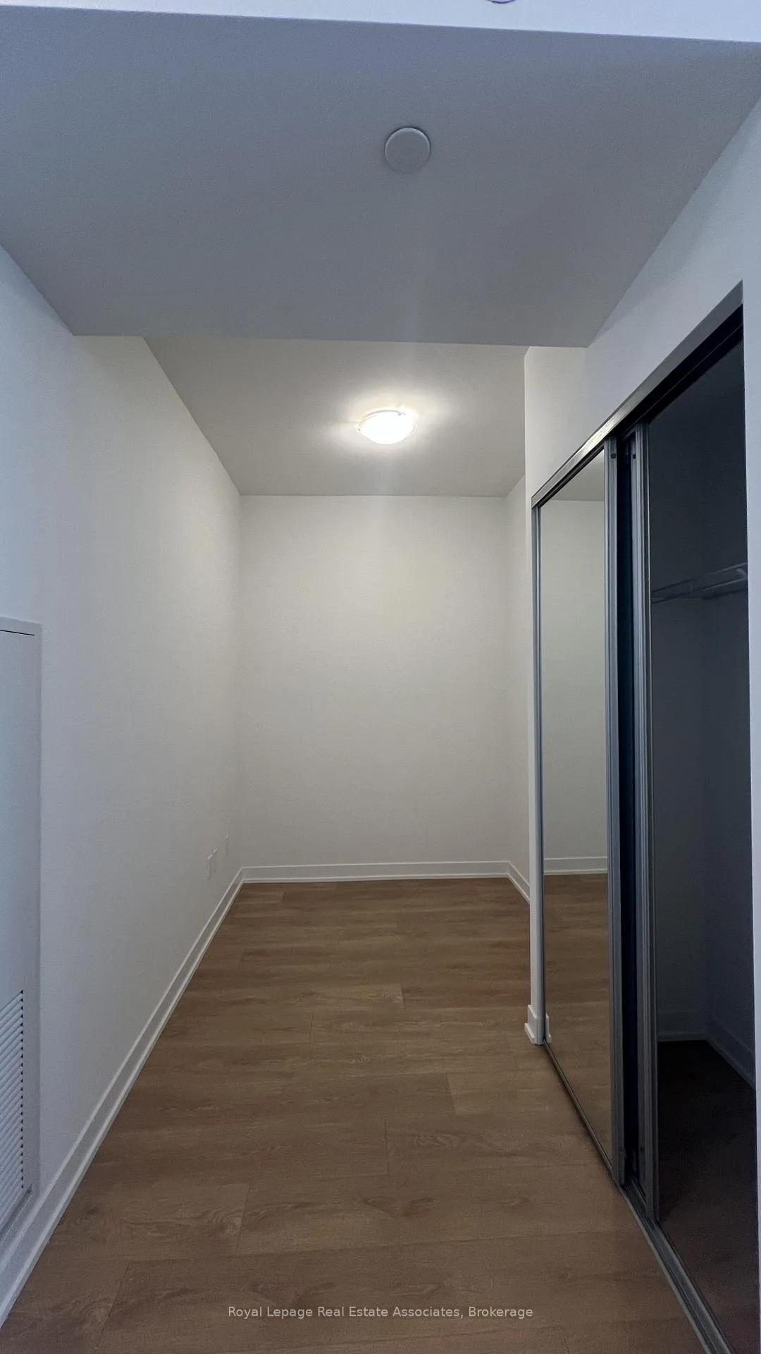 Photo 4 of Unit 521, 498 Caldari Road, Vaughan, Concord — HOMEH