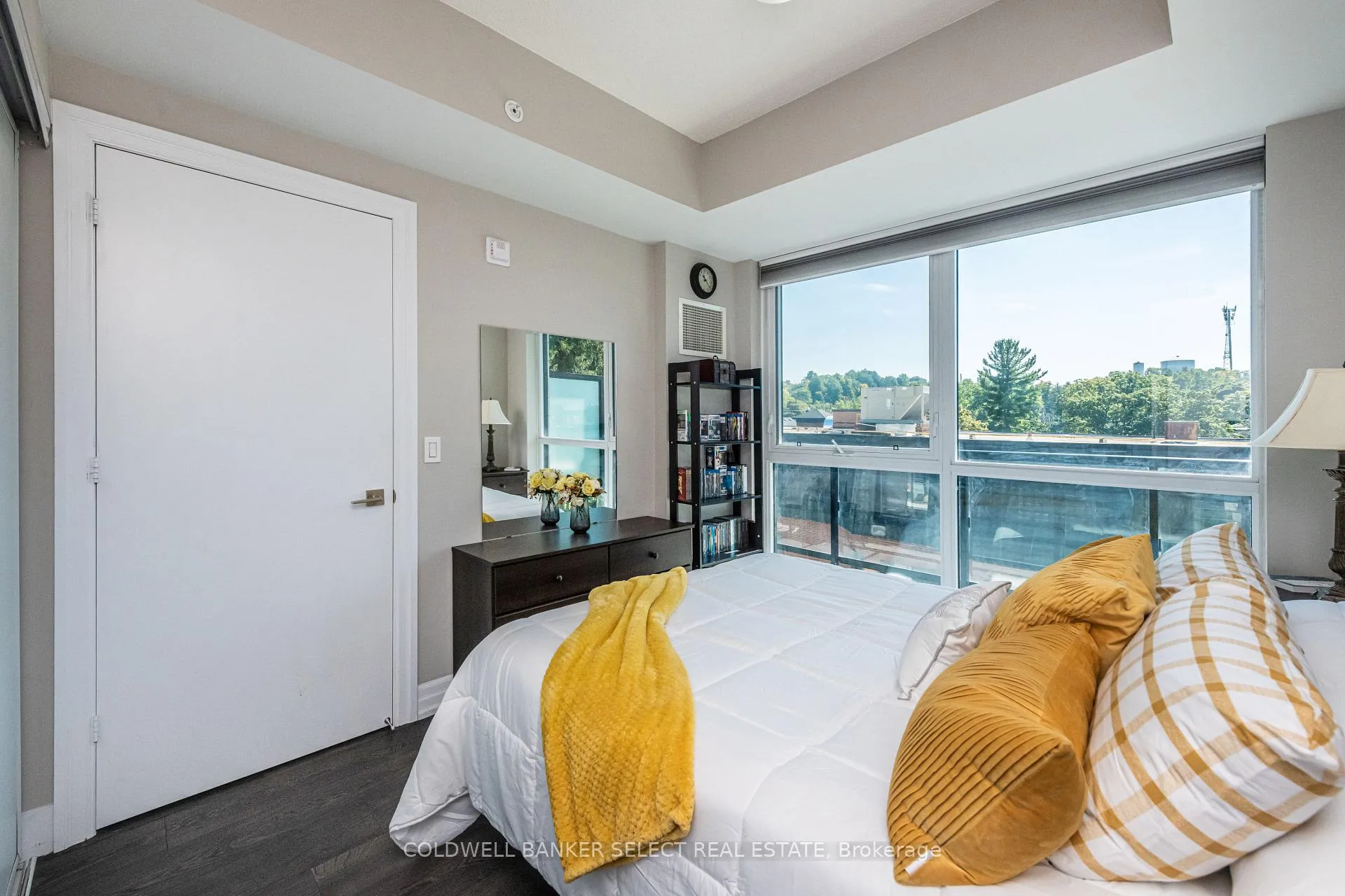 Photo 9 of Unit 403, 50 Ann Street, Caledon, Bolton West — HOMEH