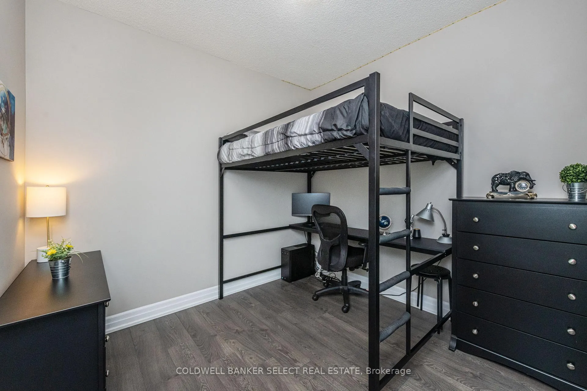 Photo 11 of Unit 403, 50 Ann Street, Caledon, Bolton West — HOMEH