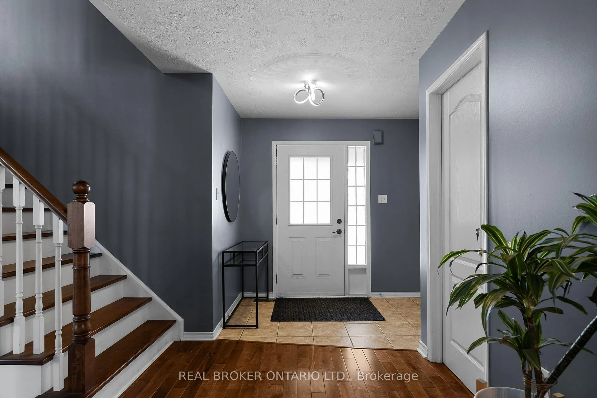 Photo 2 of 27 Vanessa Drive, Orillia — HOMEH