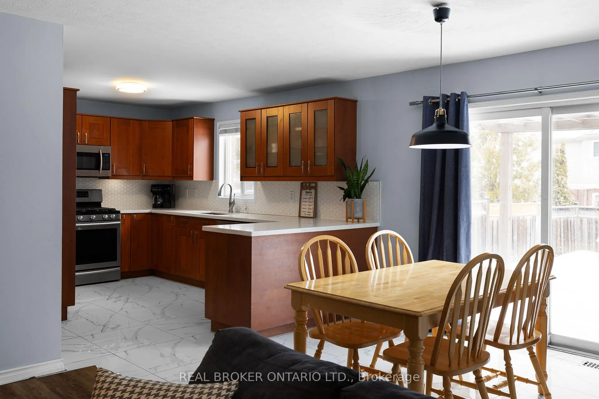 Photo 8 of 27 Vanessa Drive, Orillia — HOMEH