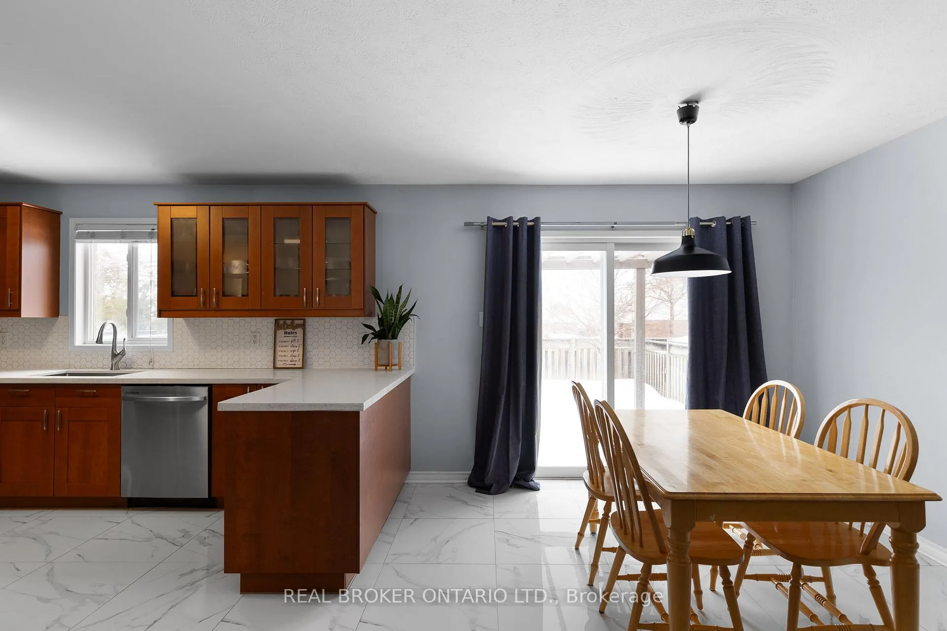 Photo 11 of 27 Vanessa Drive, Orillia — HOMEH
