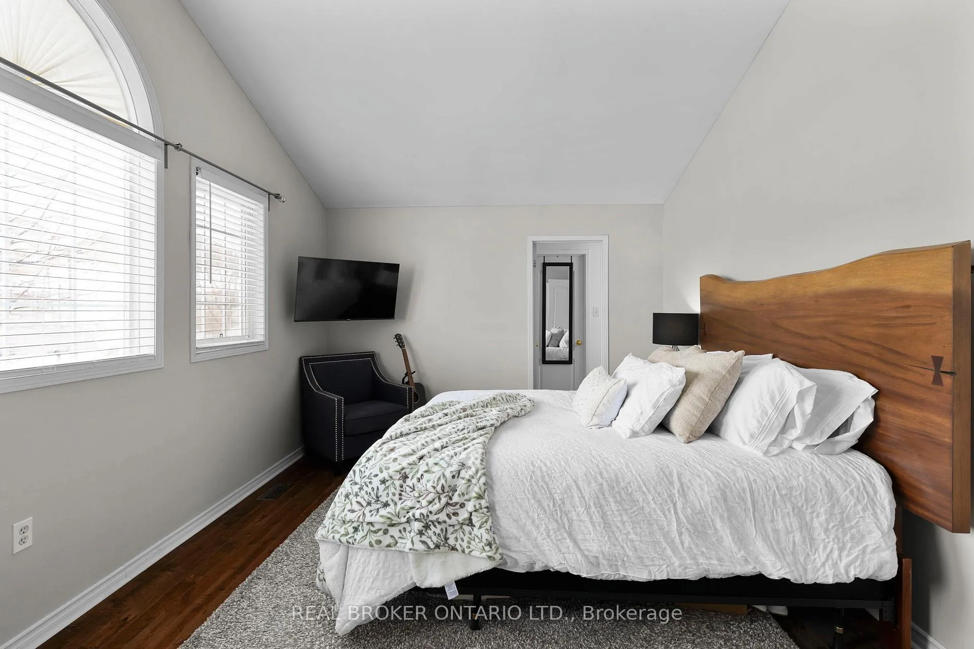 Photo 17 of 27 Vanessa Drive, Orillia — HOMEH