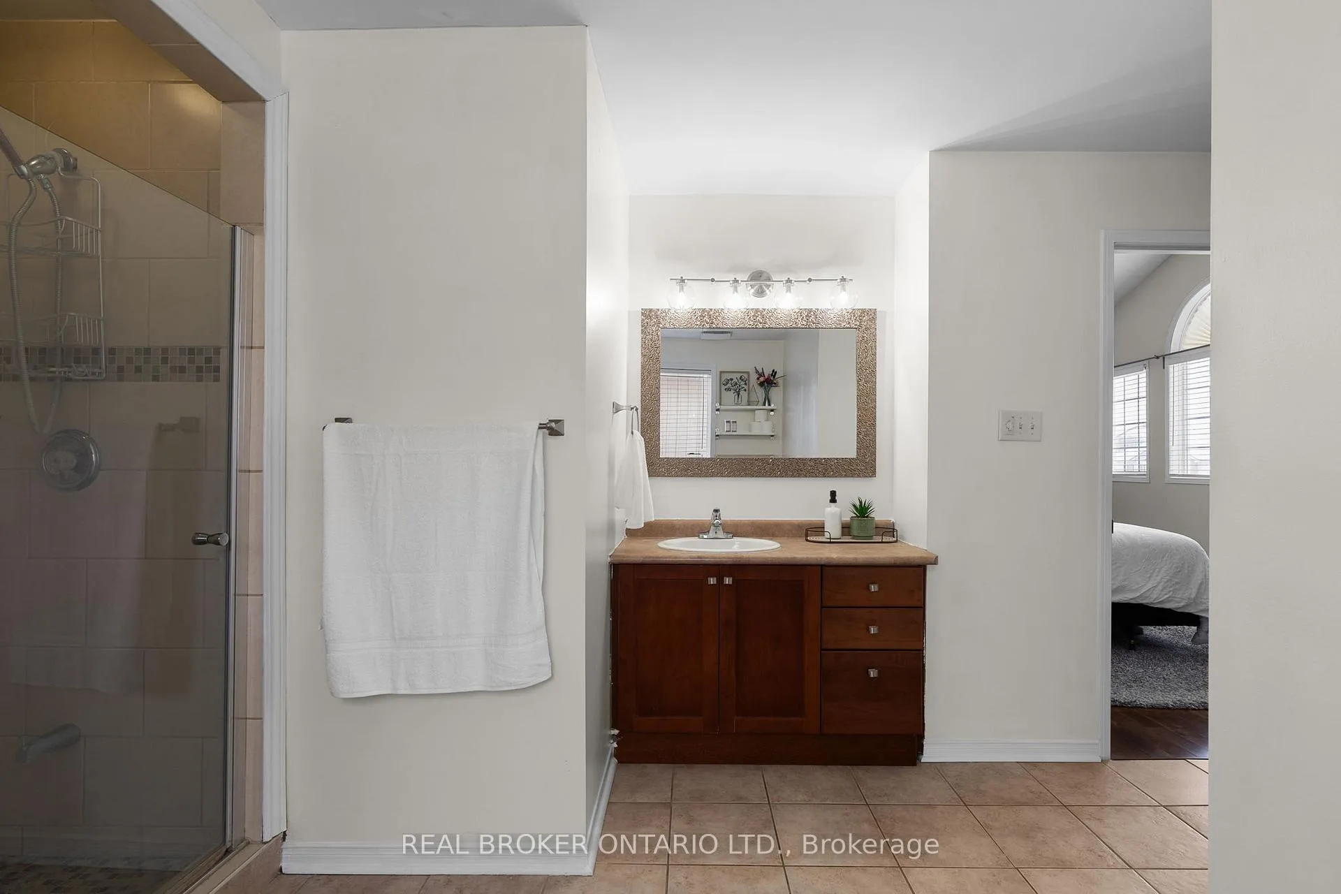 Photo 21 of 27 Vanessa Drive, Orillia — HOMEH