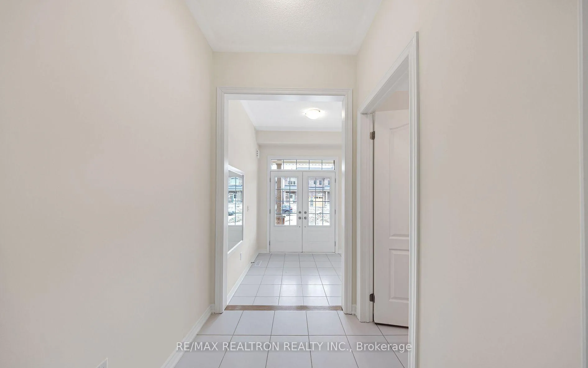 Photo 4 of 126 North Garden Boulevard, Scugog, Port Perry — HOMEH