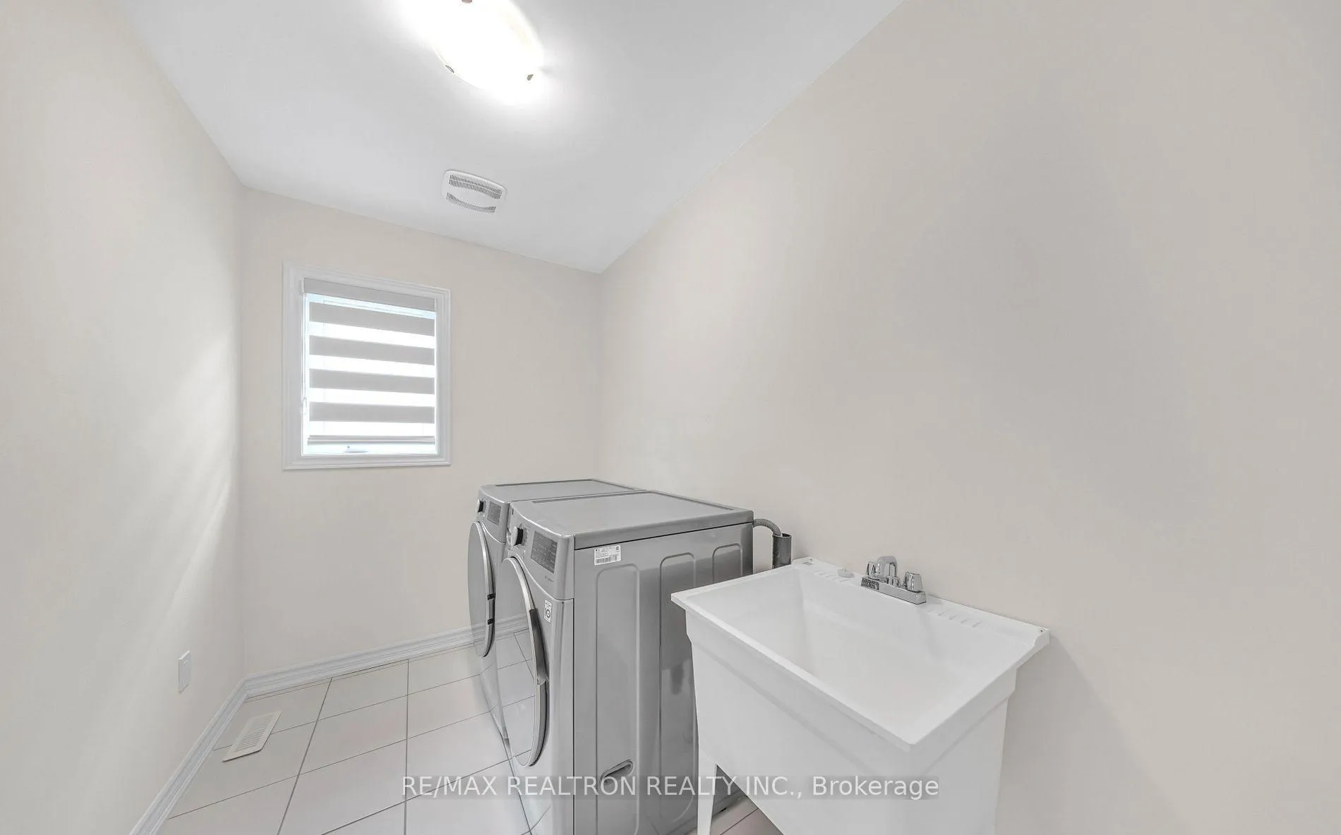 Photo 23 of 126 North Garden Boulevard, Scugog, Port Perry — HOMEH