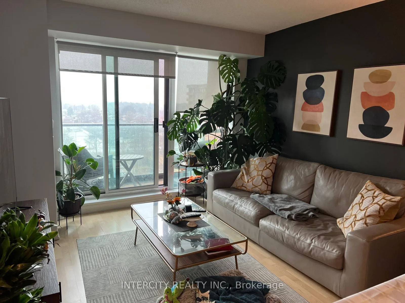 Front of Unit 1010, 1403 Royal York Road