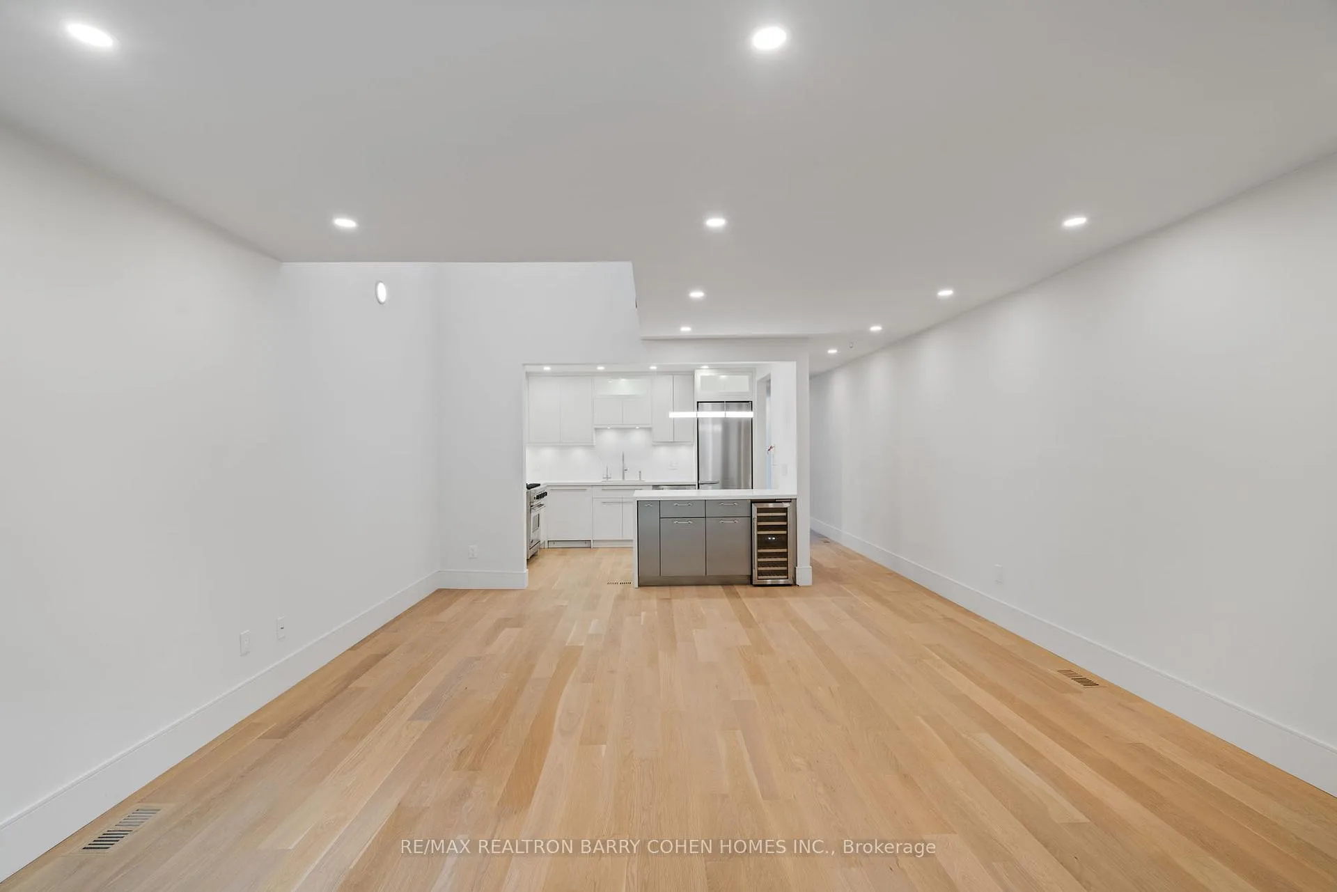 Photo 10 of 9 Gilgorm Road, Toronto, Forest Hill North — HOMEH