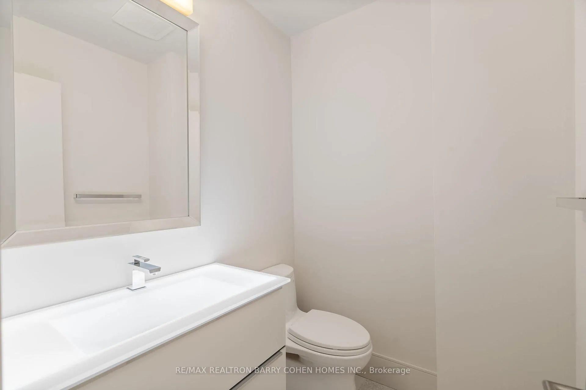 Photo 14 of 9 Gilgorm Road, Toronto, Forest Hill North — HOMEH