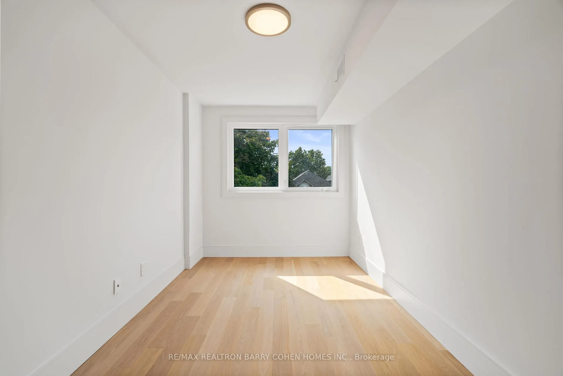 Photo 23 of 9 Gilgorm Road, Toronto, Forest Hill North — HOMEH