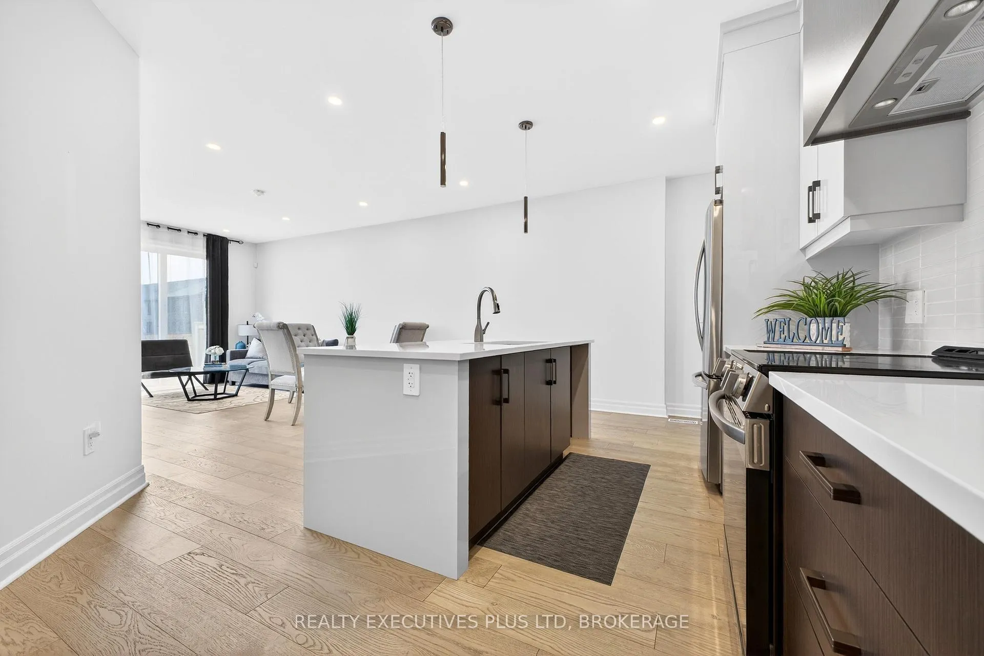 Photo 3 of 7446 Parkside Road, Niagara Falls, Brown — HOMEH