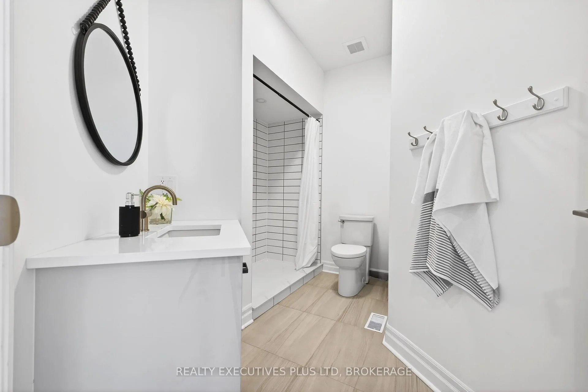 Photo 9 of 7446 Parkside Road, Niagara Falls, Brown — HOMEH