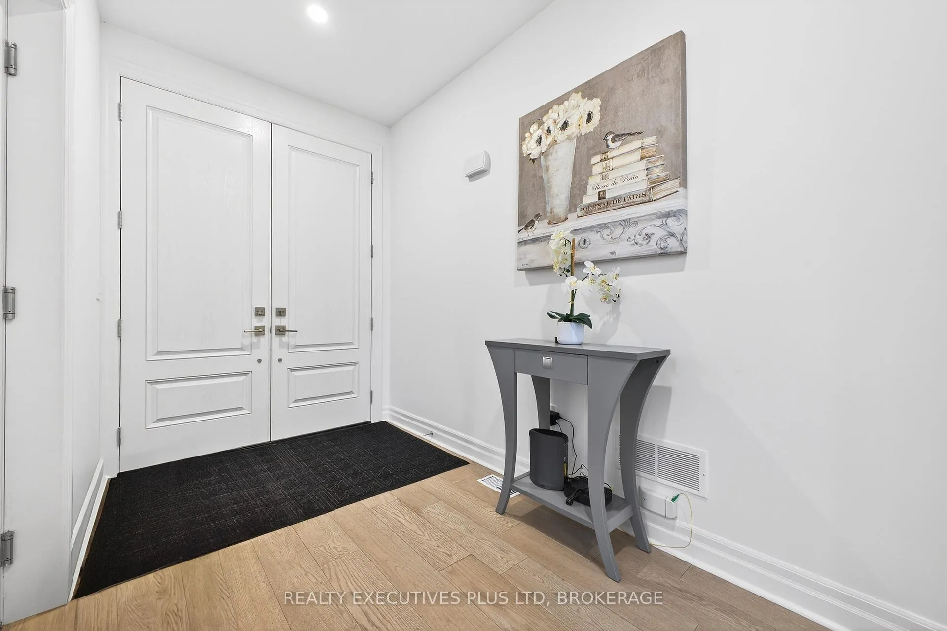 Photo 12 of 7446 Parkside Road, Niagara Falls, Brown — HOMEH