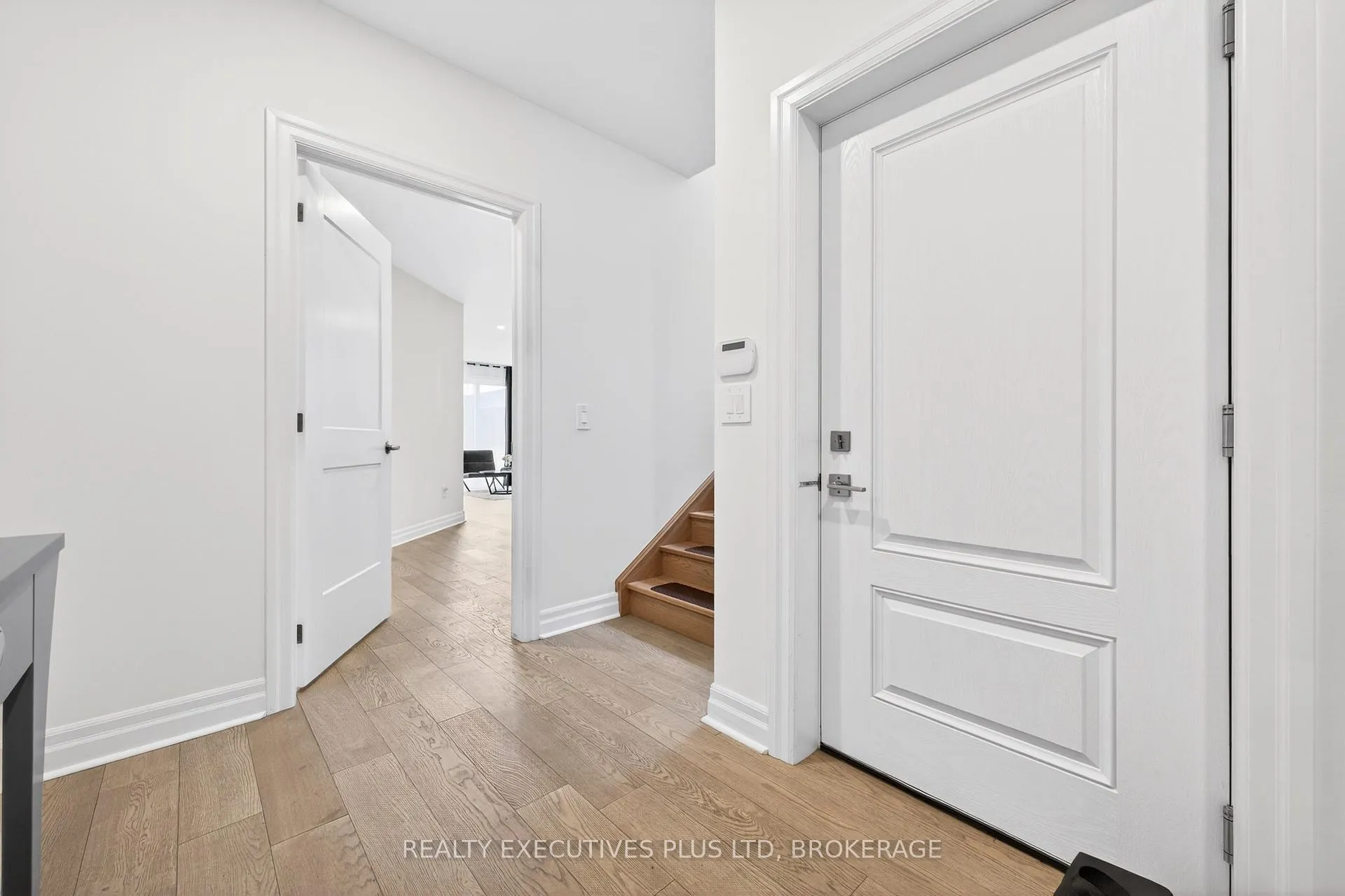 Photo 13 of 7446 Parkside Road, Niagara Falls, Brown — HOMEH