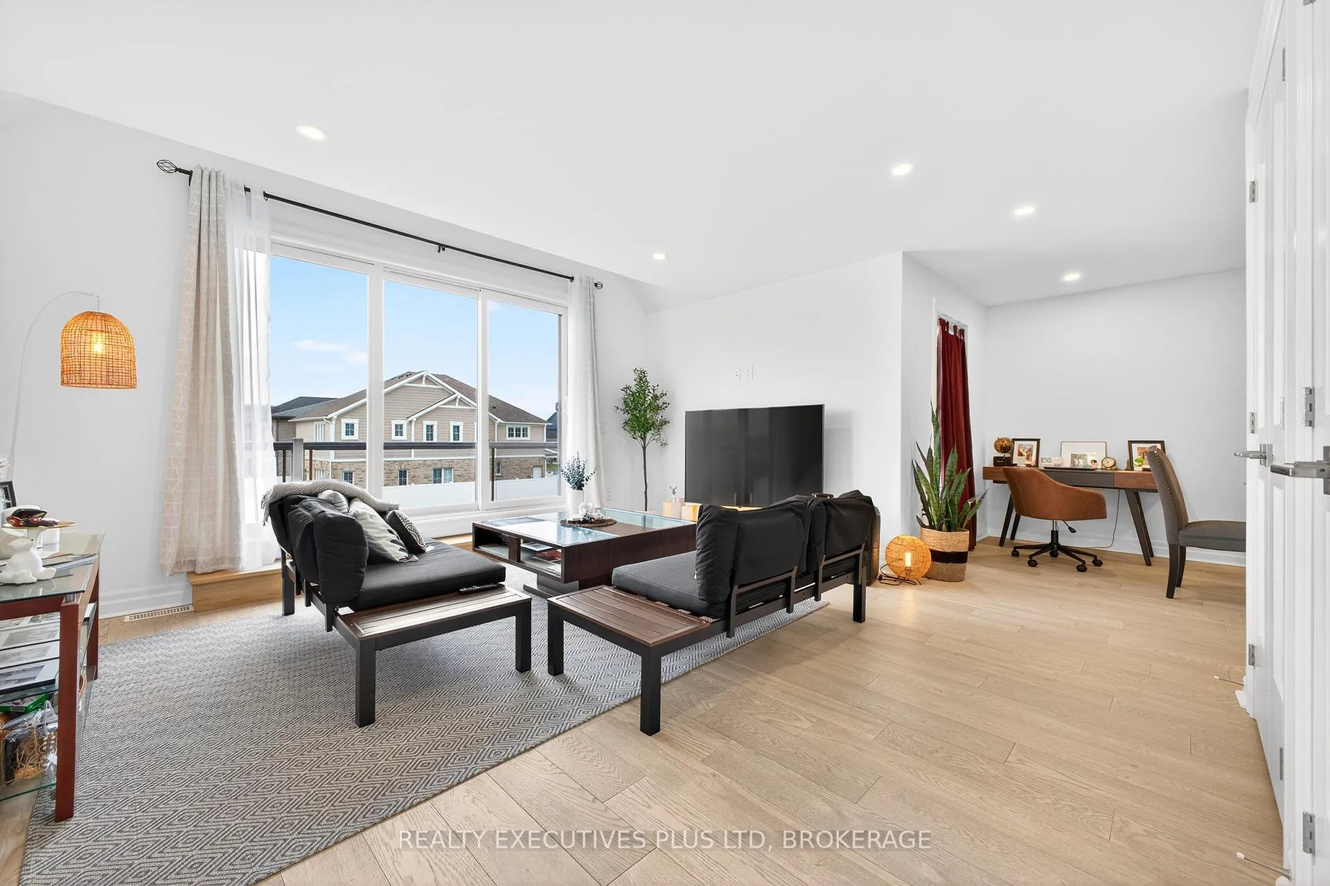 Photo 15 of 7446 Parkside Road, Niagara Falls, Brown — HOMEH