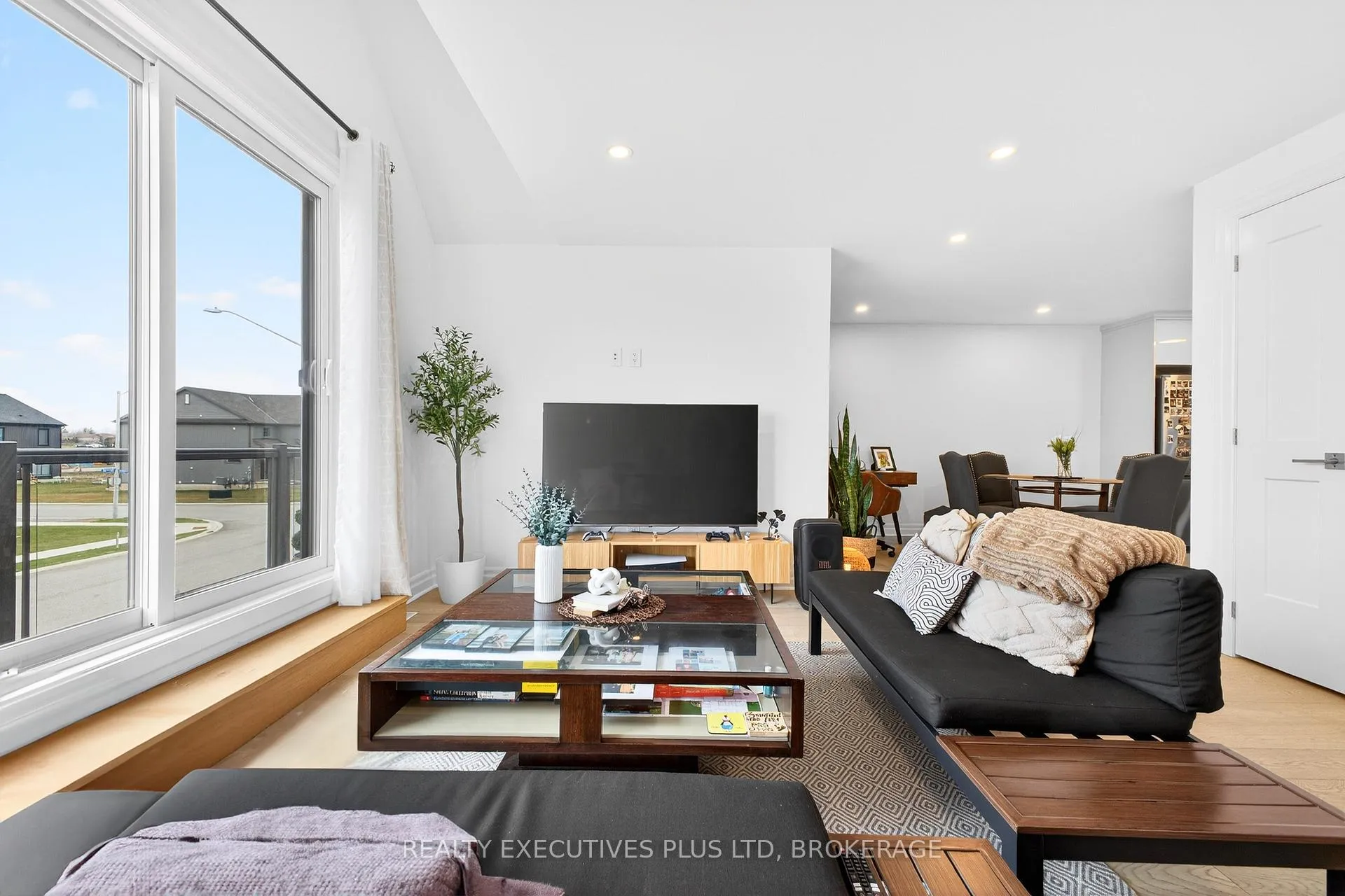 Photo 17 of 7446 Parkside Road, Niagara Falls, Brown — HOMEH